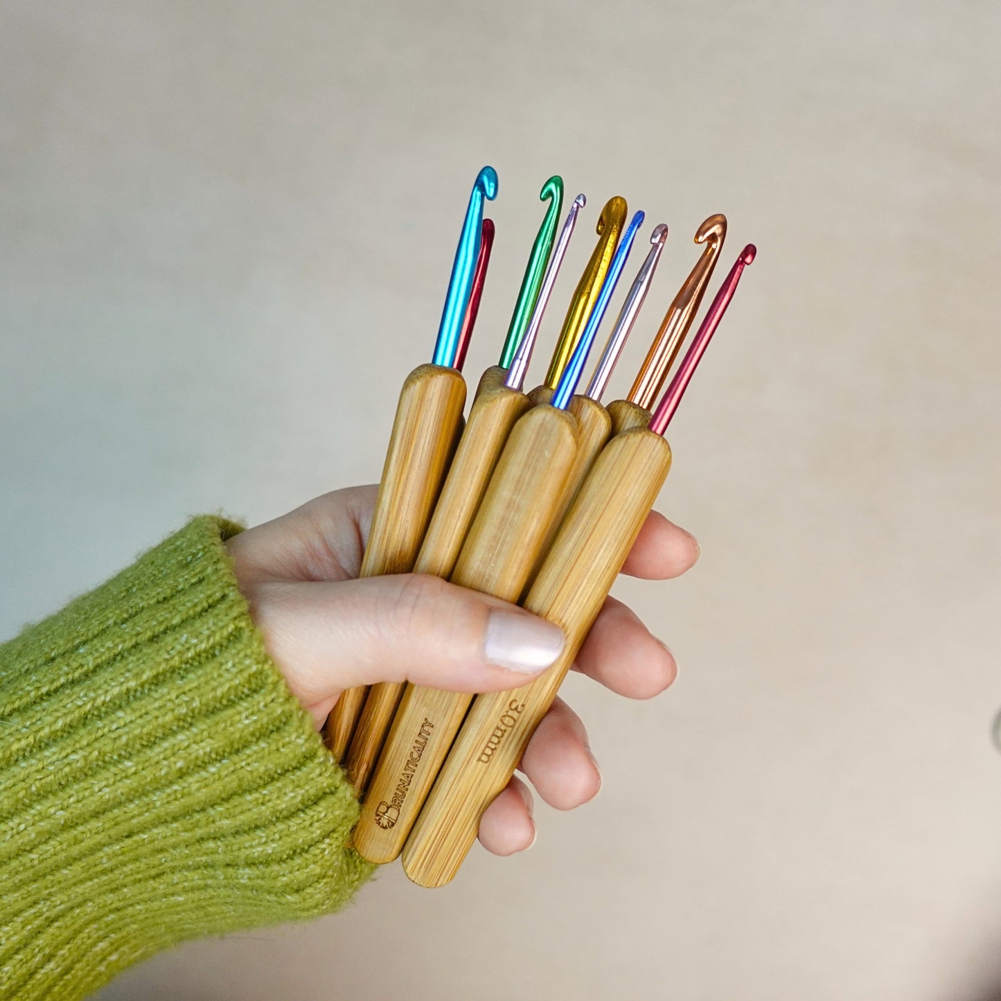 Rainbow Bamboo Crochet Hook Set - Ergonomic Colourful Hooks + 5 Bonus Patterns (PDF), Perfect Gift for Crocheters