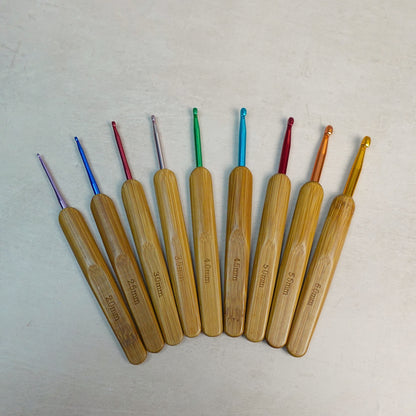 Rainbow Bamboo Crochet Hook Set - Ergonomic Colourful Hooks + 5 Bonus Patterns (PDF), Perfect Gift for Crocheters