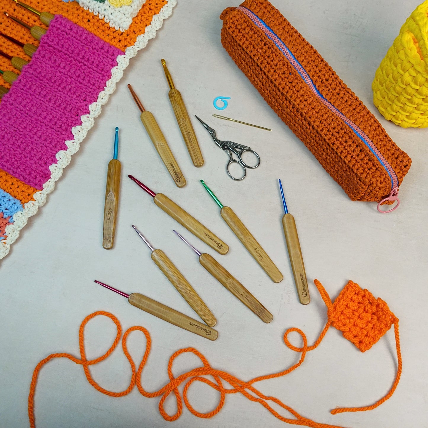 Rainbow Bamboo Crochet Hook Set - Ergonomic Colourful Hooks + 5 Bonus Patterns (PDF), Perfect Gift for Crocheters