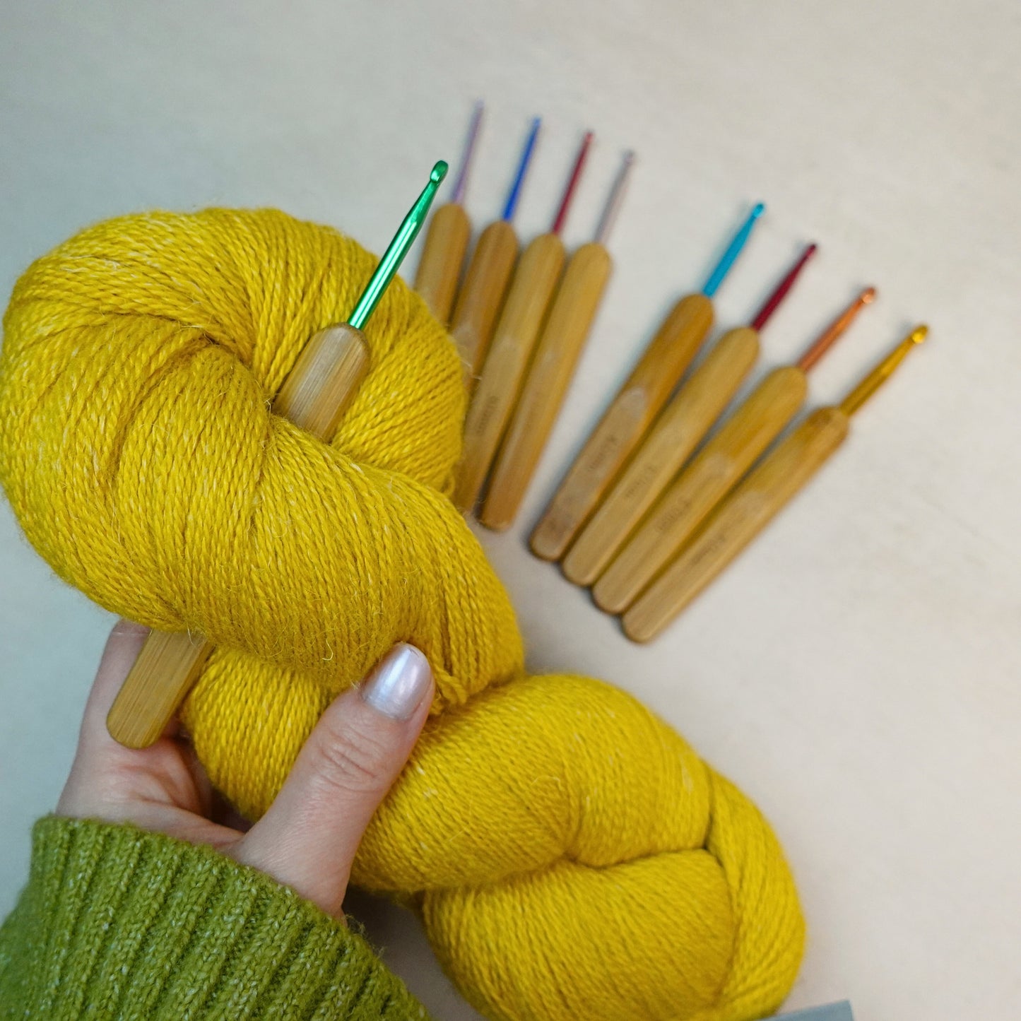 Rainbow Bamboo Crochet Hook Set - Ergonomic Colourful Hooks + 5 Bonus Patterns (PDF), Perfect Gift for Crocheters