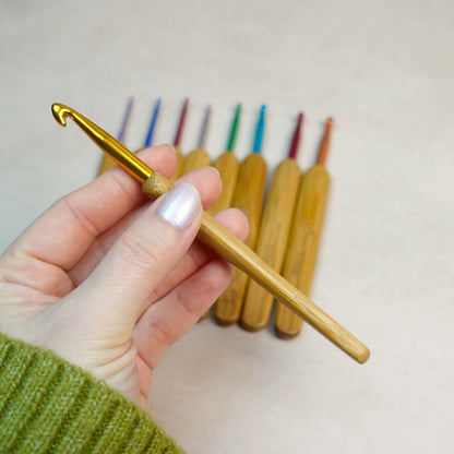 Rainbow Bamboo Crochet Hook Set - Ergonomic Colourful Hooks + 5 Bonus Patterns (PDF), Perfect Gift for Crocheters