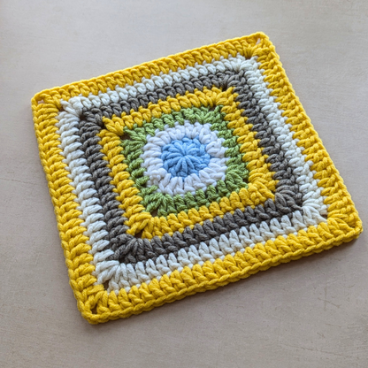 Easy granny square crochet patterns - 2 designs, classic square, crochet square, step-by-step photos, how to crochet, Brunaticality