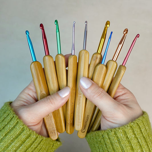 Rainbow Bamboo Crochet Hook Set - Ergonomic Colourful Hooks + 5 Bonus Patterns (PDF), Perfect Gift for Crocheters